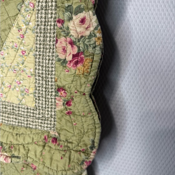 Floral Cottagecore Reversable Quilted Table Runner and Placemats - Picture 5 of 13